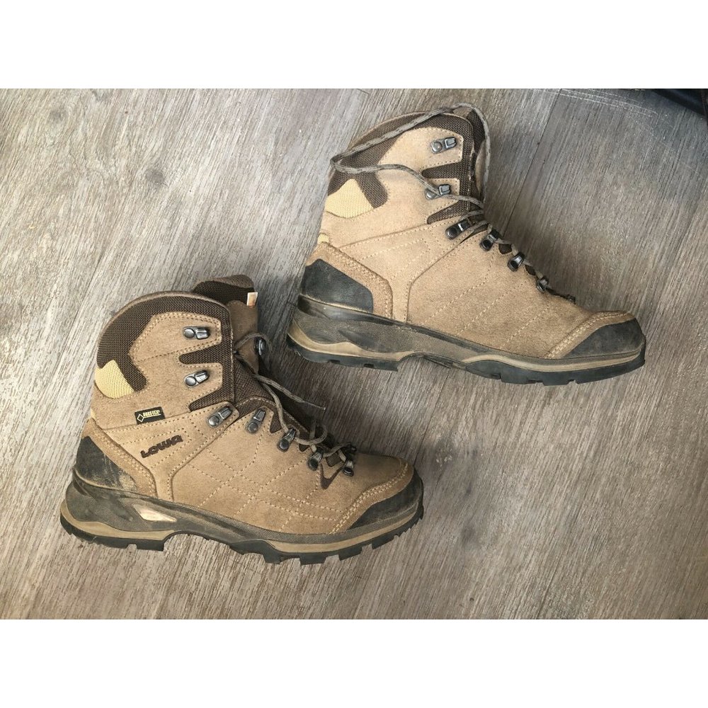 Lowa Tiago GoreTex Mid Hiking Boots - Women’s 7 (EU 39)